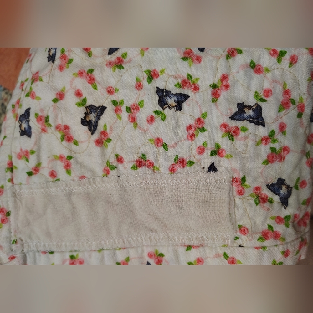 SOLD Vintage  Cozy Quilt Throw - Picture 6 of 9